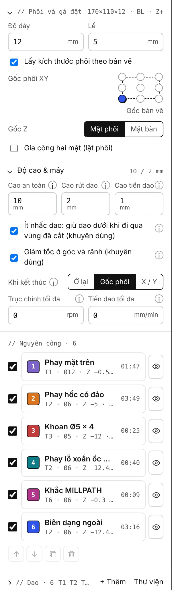 Phôi và gá đặt, cùng Độ cao và máy, đang mở trong bảng bên trái.